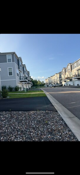 Building Photo - 2862 Lexington Pl N