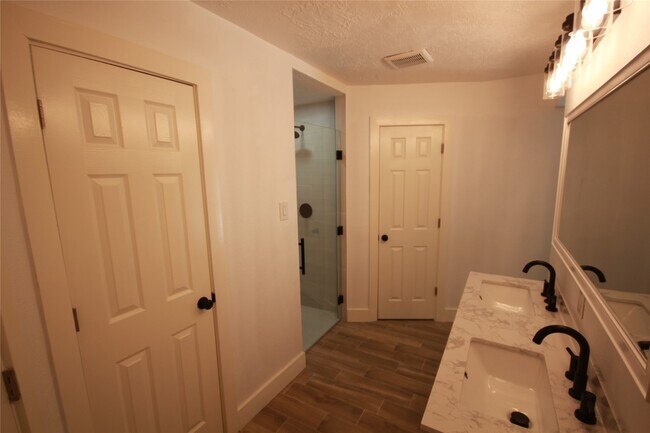 Building Photo - 21323 Park Wick Ln