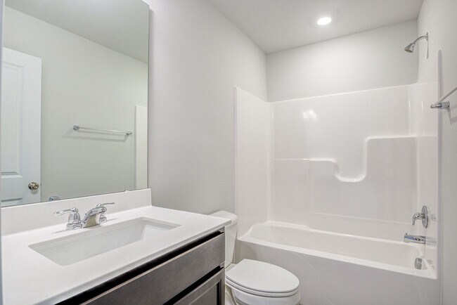 Building Photo - 2437 Kasota Ln