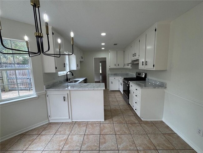 Building Photo - 1117 Pinemont Dr