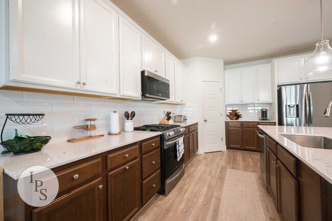 Building Photo - Madera Riverstone Home, 3BR/2BA, SOLAR, Community Pool, New Elementary School in Community!