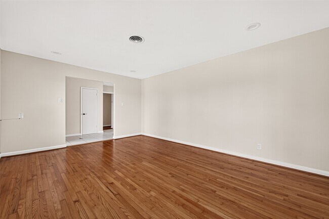 Building Photo - 4002 Mischire Dr
