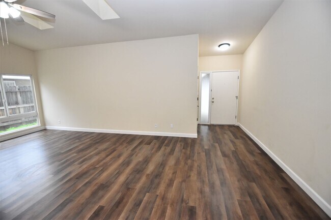 Building Photo - 3324 Lillard Dr