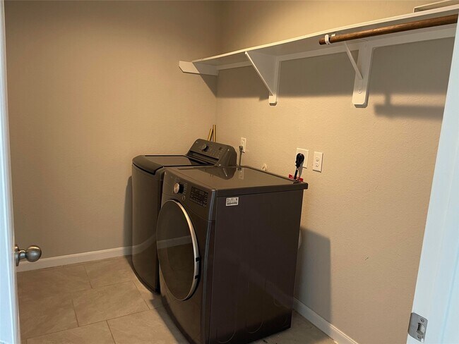 Building Photo - 7206 Highland Chase Dr