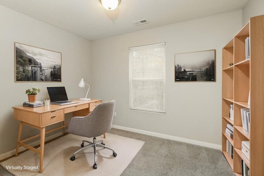 Building Photo - 1907 Dunsmore Ln