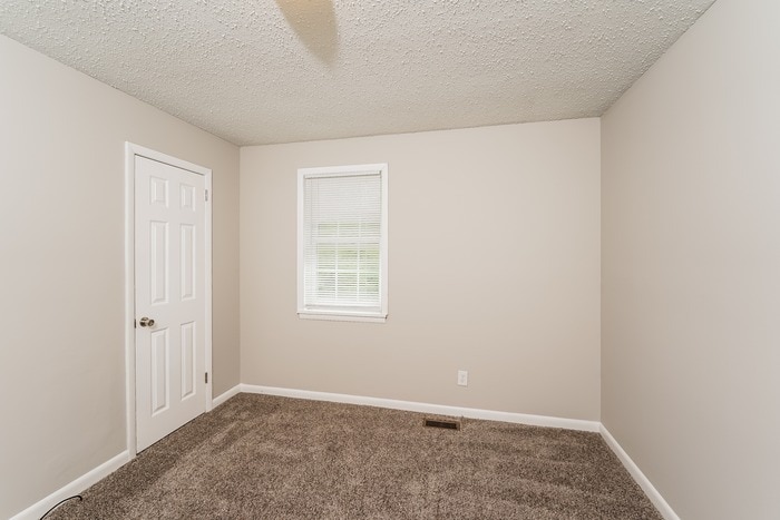 Building Photo - 204 Ashley Dr