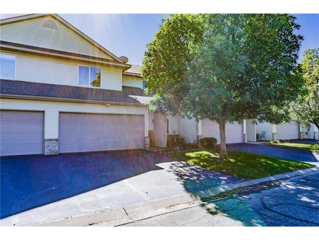 Building Photo - 1122 Crystal Pl W