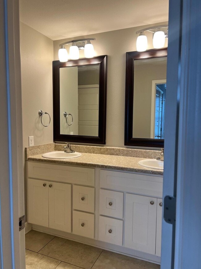 Building Photo - 7481 Harvest Village Ct
