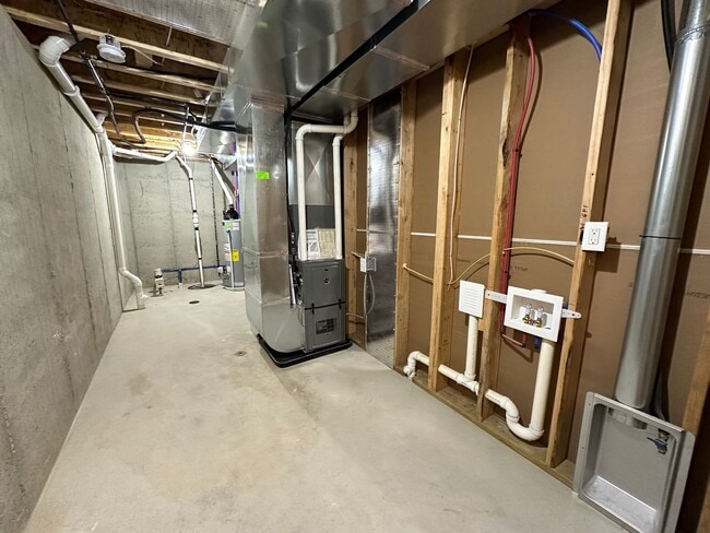 Building Photo - Newer Build - Four Bedroom Duplex in Caledonia!