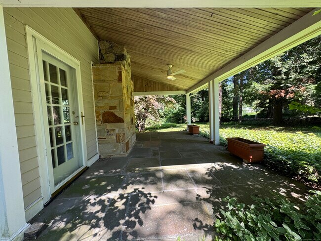 Building Photo - 153 Black Rock Tpke