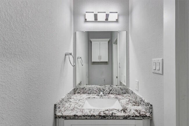 Building Photo - 4677 Bellfort Ave