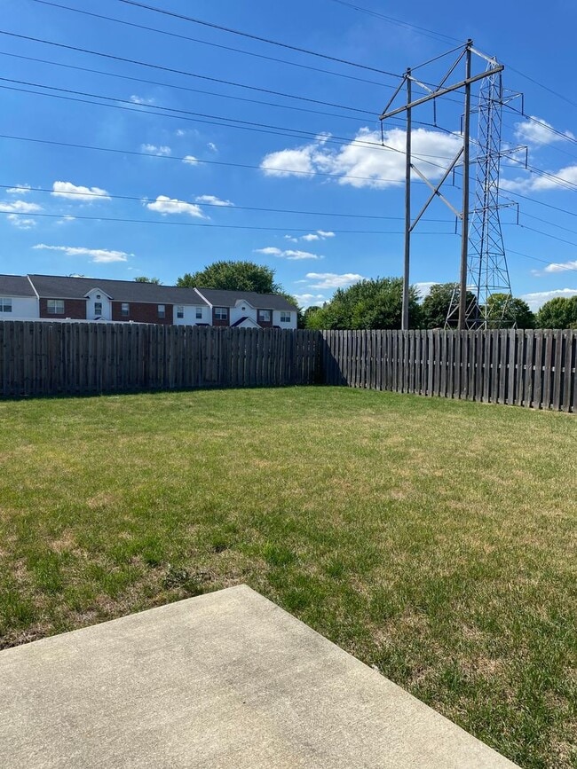 Building Photo - 3 Bedroom House and Fenced in Yard Availab...