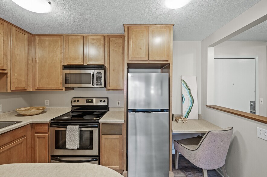 Building Photo - 3729 Snelling Ave