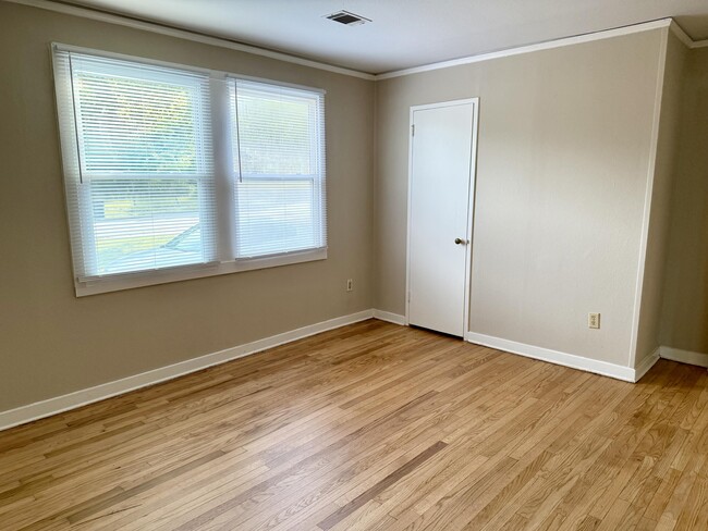 Building Photo - 2550 Lyman St