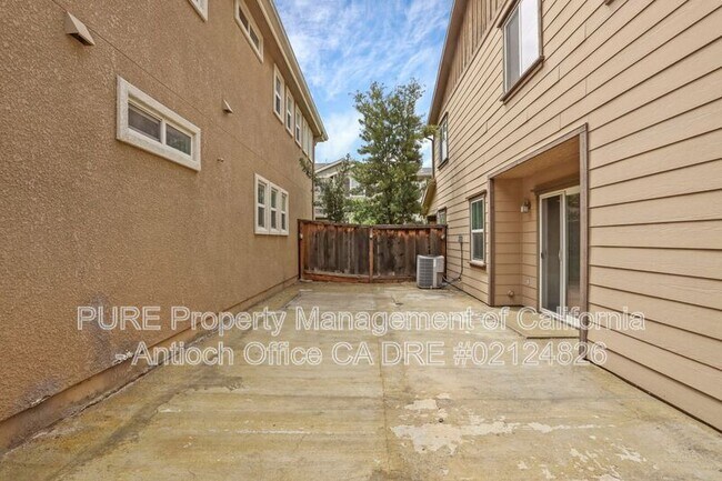 Building Photo - 60 Xena Court