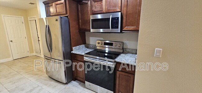 Building Photo - 703 Sunbury Ct