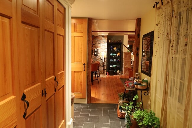 Building Photo - 2613 NH-25A