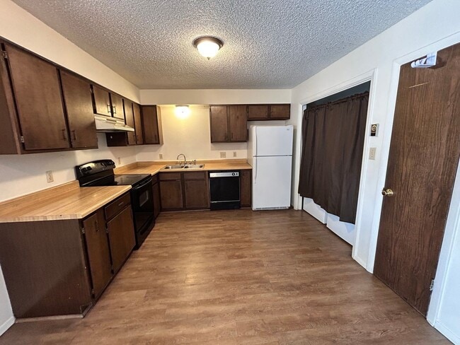 Building Photo - 1210 Avenida Del Sol