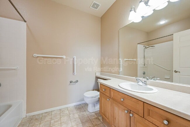 Building Photo - 2230 S Vaughn Way