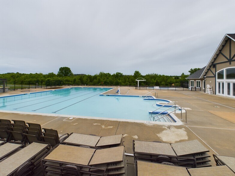 Building Photo - 6479 Jack Linton Dr S