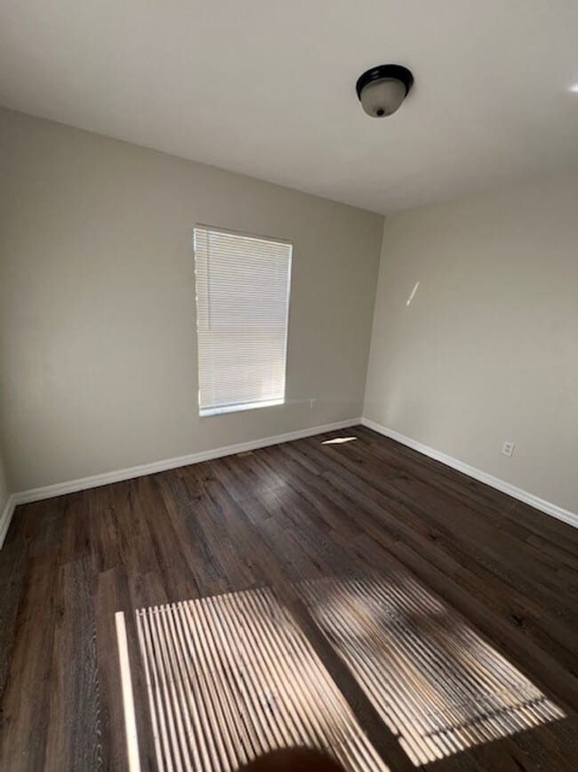 Building Photo - 816 Grove Ave