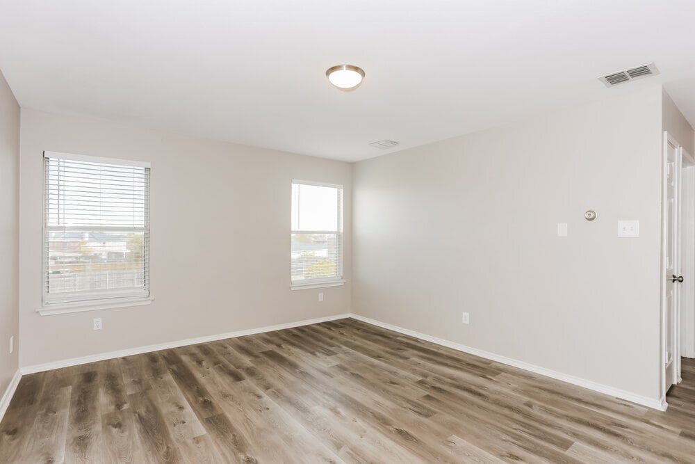 Building Photo - 950 Silver Streak Dr