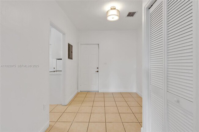 Building Photo - 505 SW 11th St