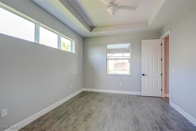 Building Photo - 428 SW 28th Pl