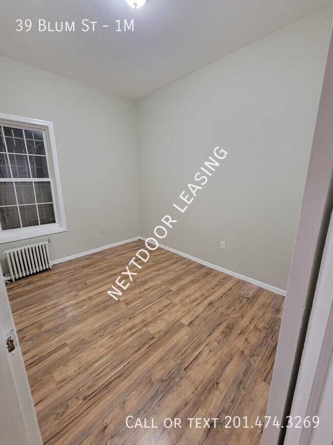 Building Photo - 39 Blum St