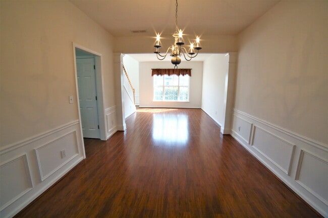 Building Photo - 8305 Grenadier Trl