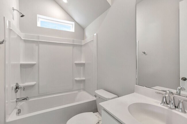 Building Photo - "Resort-Style Living Begins Right at Your ...