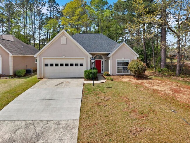 Building Photo - Country Club Living