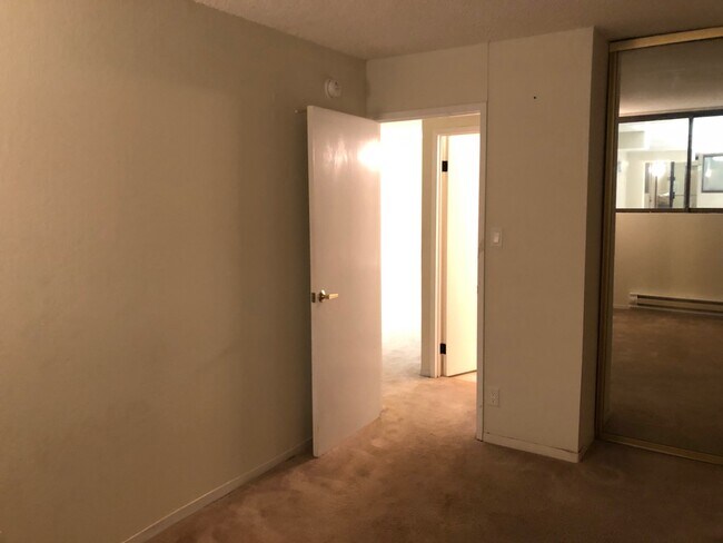 Building Photo - 2055 Sacramento St