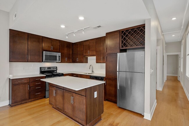 Building Photo - 412 E 13th St