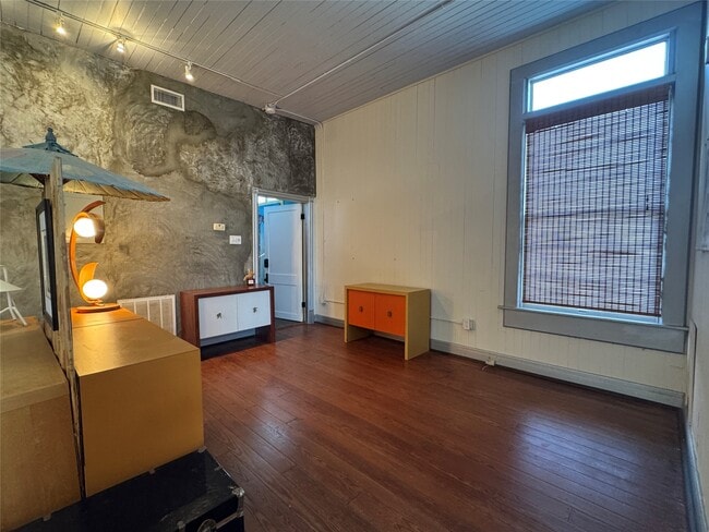 Building Photo - 1614 Avenue K