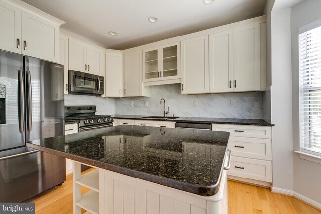 Building Photo - 20780 Dockside Terrace