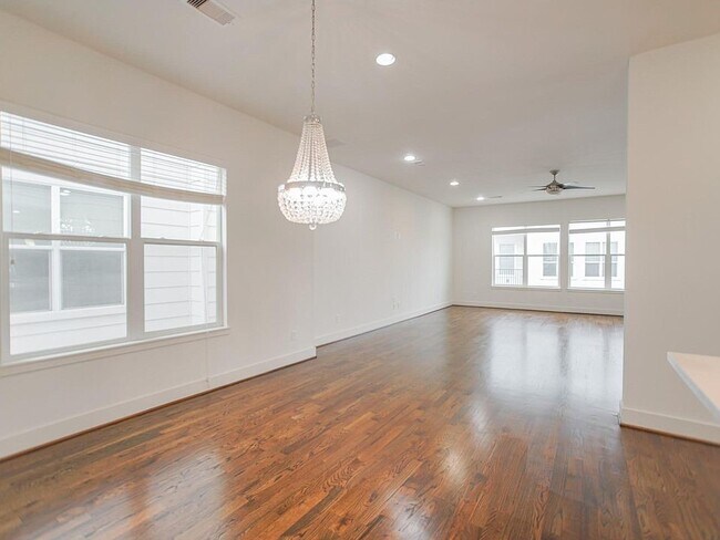 Building Photo - 2004 Rosedale St