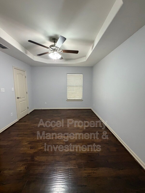 Building Photo - 1402 Mulberry Dr