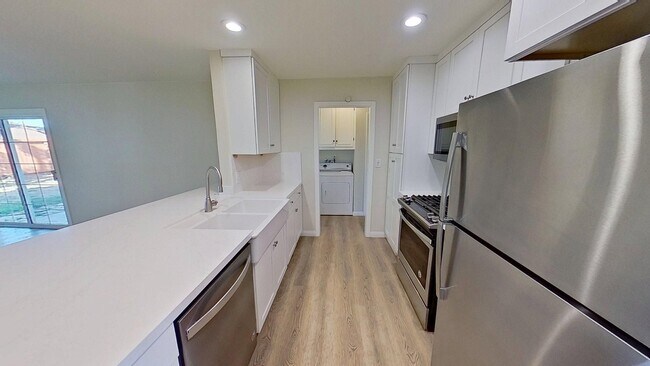 Building Photo - 8011 Taylor Dr