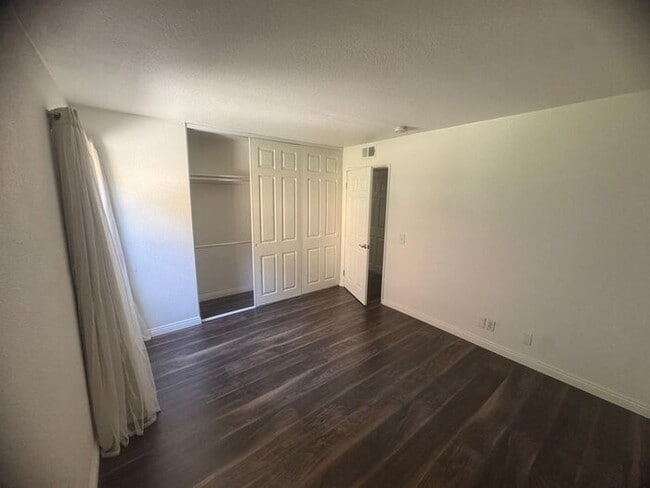 Building Photo - Amazing Deal 1 Bed 1 Bath for Rent Orange ...