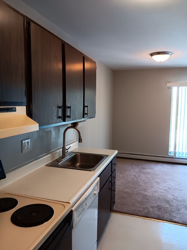 Building Photo - Chagrin Falls condo for rent