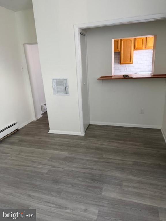 Building Photo - 424 E Girard Ave