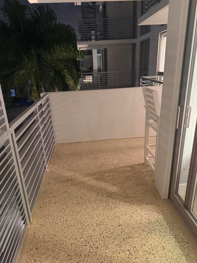 Building Photo - 111 SE 1st Ave