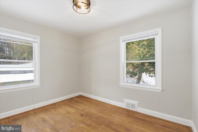 Building Photo - 9704 Lorain Ave