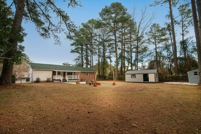 Building Photo - 203 Pineview Rd