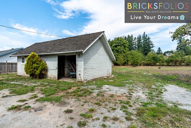 Building Photo - Nestled in the heart of a warm and welcomi...