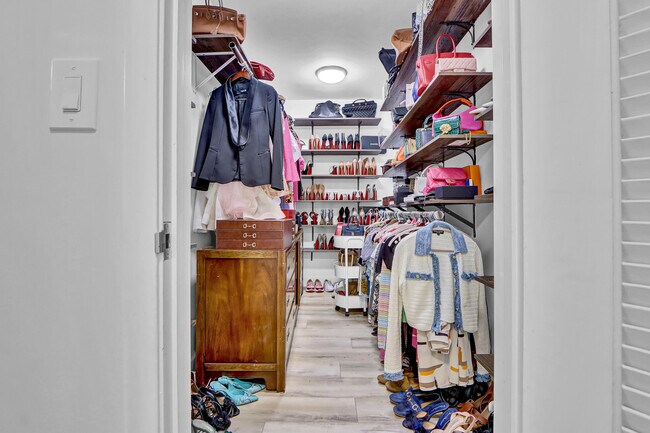 Building Photo - 2000 Presidential Way