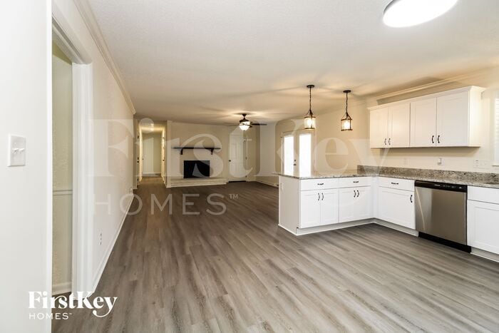 Building Photo - 1810 Chestnut Dr