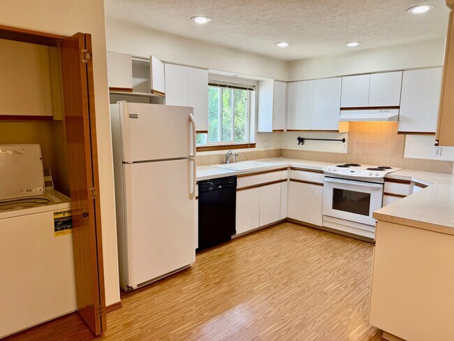 Building Photo - 1202 SW 257th Dr