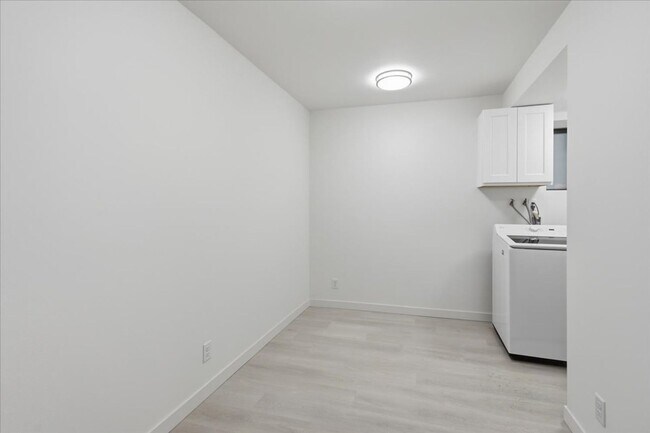 Building Photo - 4bd/2.25ba Kirkland Home